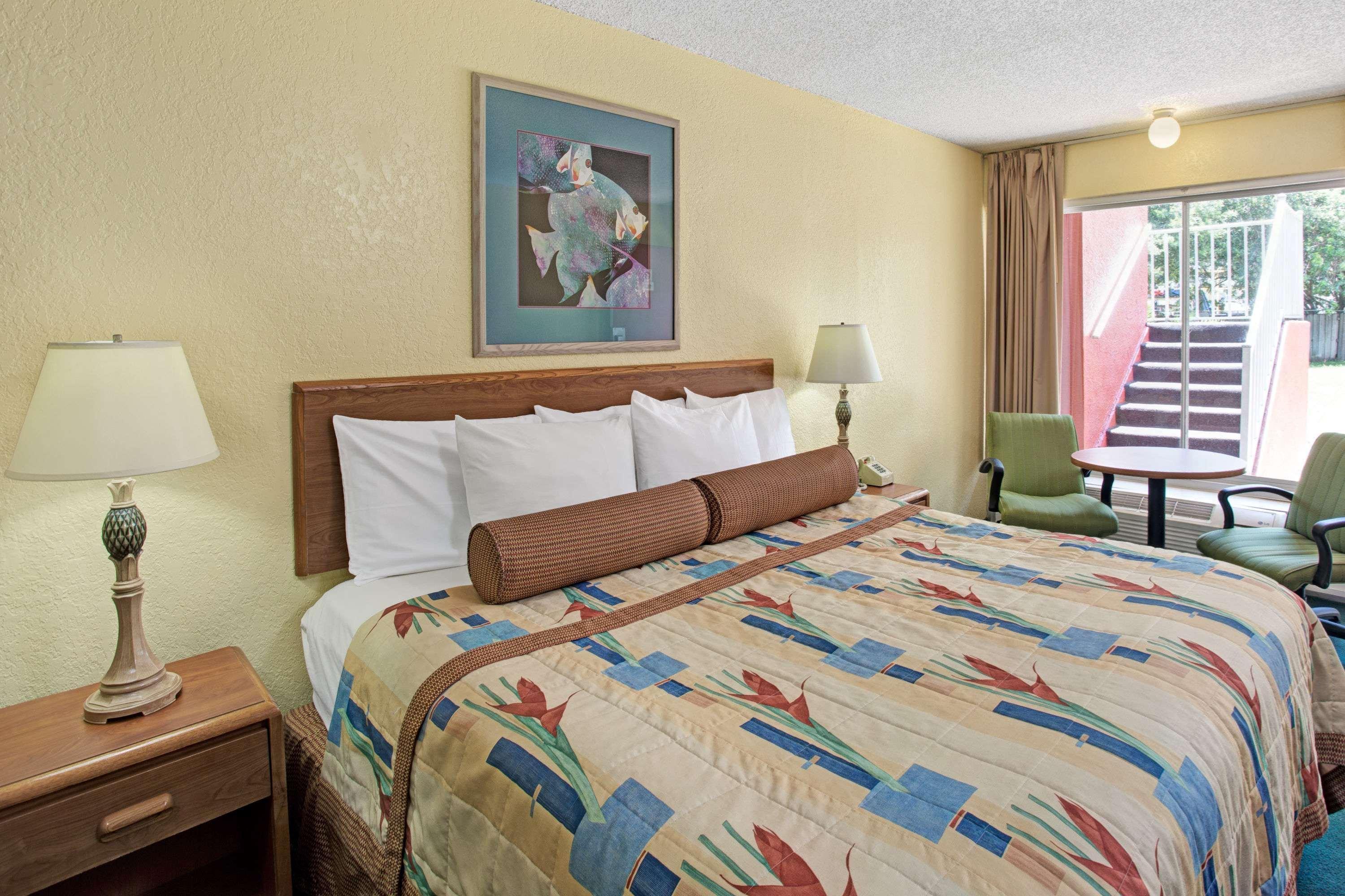 Days Inn By Wyndham Cocoa Cruiseport West At I-95/524 Εξωτερικό φωτογραφία