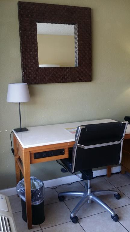 Days Inn By Wyndham Cocoa Cruiseport West At I-95/524 Εξωτερικό φωτογραφία